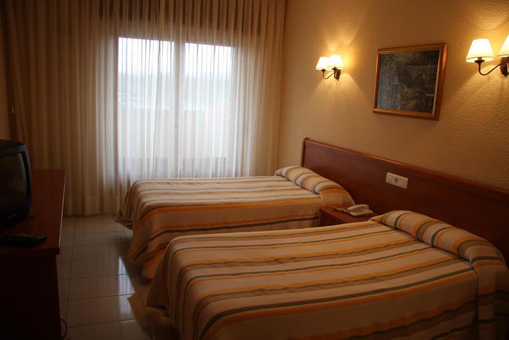 Hotel Alameda Alba De Tormes Oda fotoğraf
