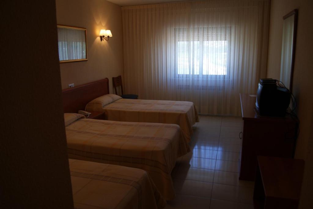 Hotel Alameda Alba De Tormes Oda fotoğraf