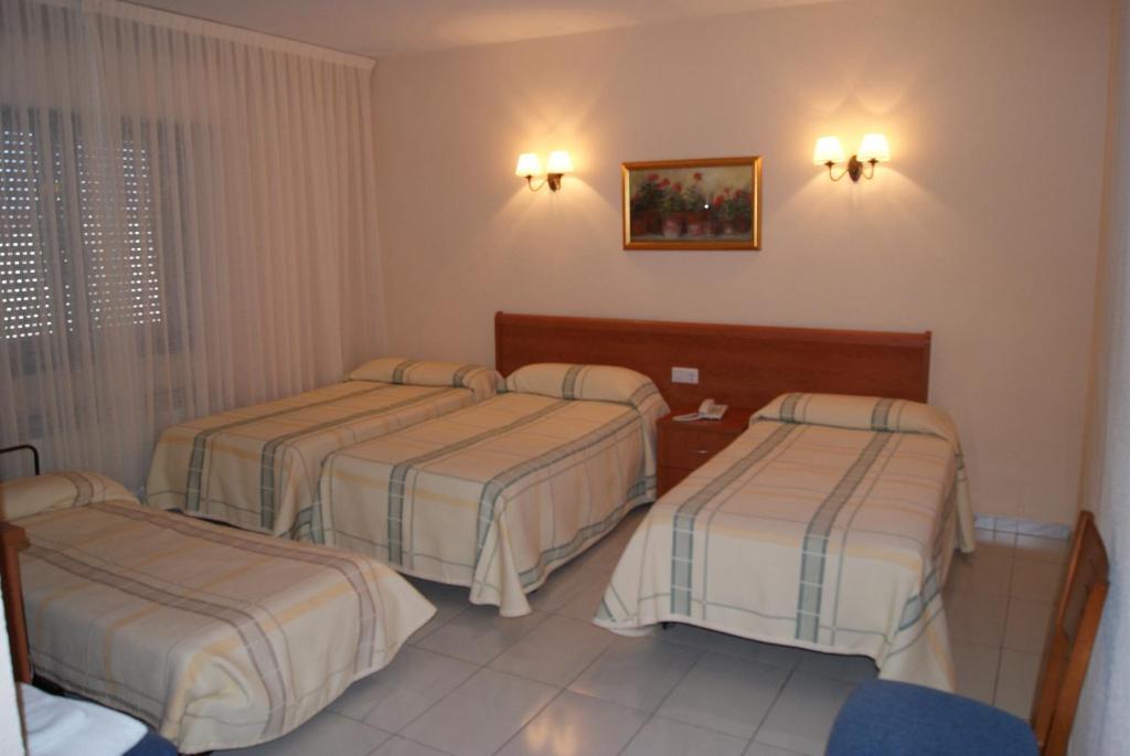 Hotel Alameda Alba De Tormes Oda fotoğraf