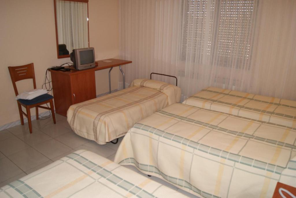 Hotel Alameda Alba De Tormes Oda fotoğraf